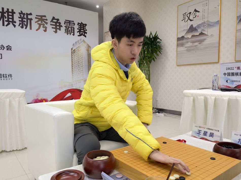 英超官方：马奎尔当选11月最佳球员，生涯首次获奖英超官方公布了11月最佳球员获奖者，曼联后卫马奎尔当选！
